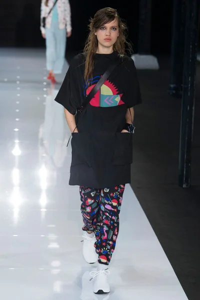 Look 10